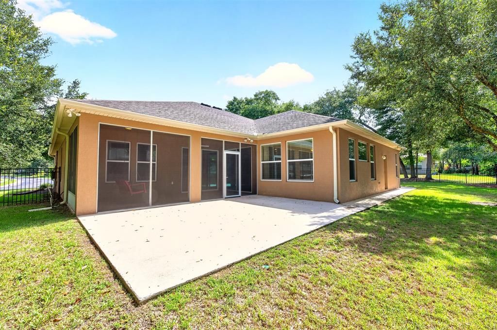 Activo con contrato: $565,000 (4 camas, 3 baños, 2930 Pies cuadrados)