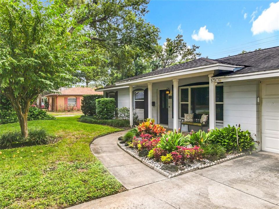 Recently Sold: $379,000 (3 beds, 2 baths, 1259 Square Feet)