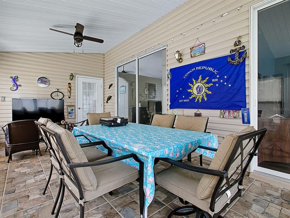 For Sale: $349,900 (3 beds, 2 baths, 2133 Square Feet)