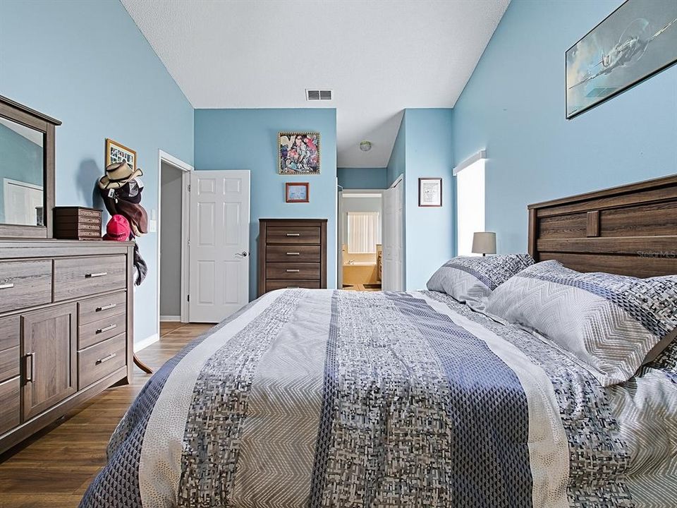 For Sale: $349,900 (3 beds, 2 baths, 2133 Square Feet)