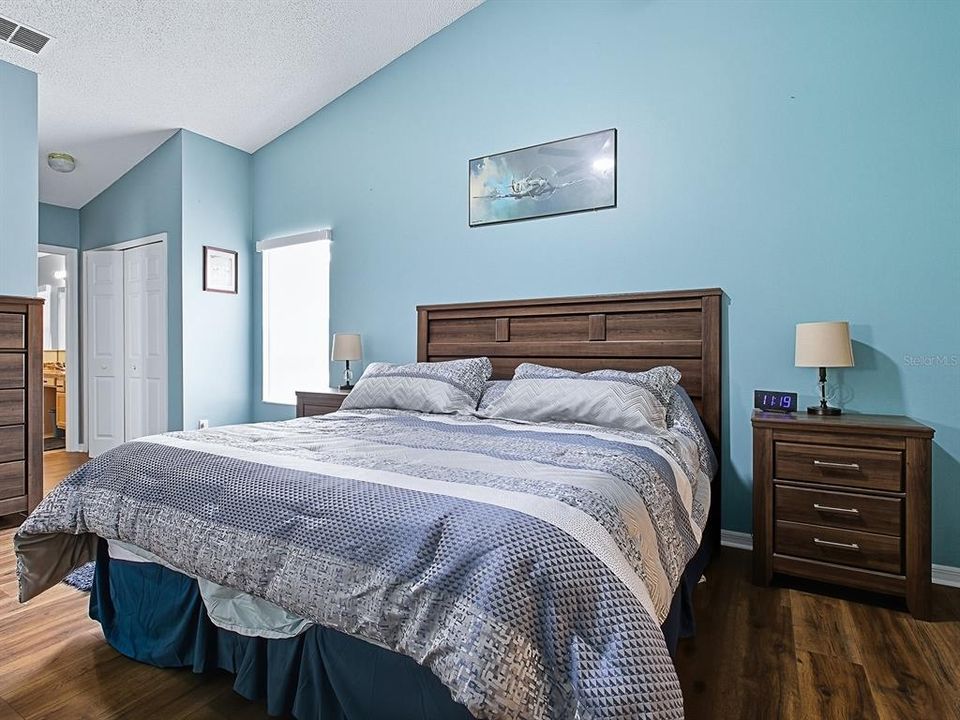 For Sale: $349,900 (3 beds, 2 baths, 2133 Square Feet)