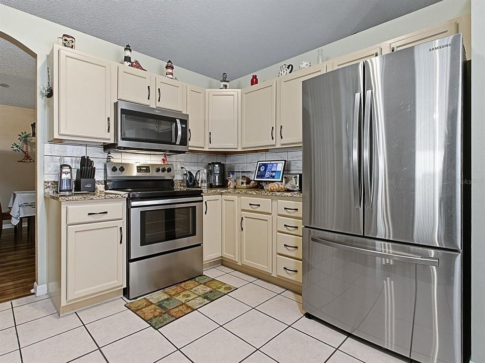 For Sale: $349,900 (3 beds, 2 baths, 2133 Square Feet)