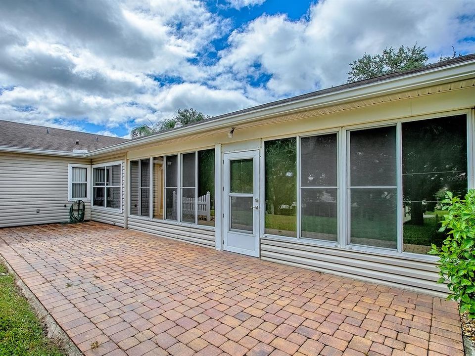 For Sale: $349,900 (3 beds, 2 baths, 2133 Square Feet)