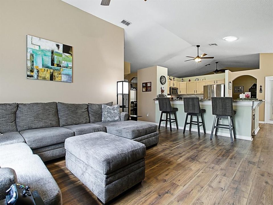 For Sale: $349,900 (3 beds, 2 baths, 2133 Square Feet)