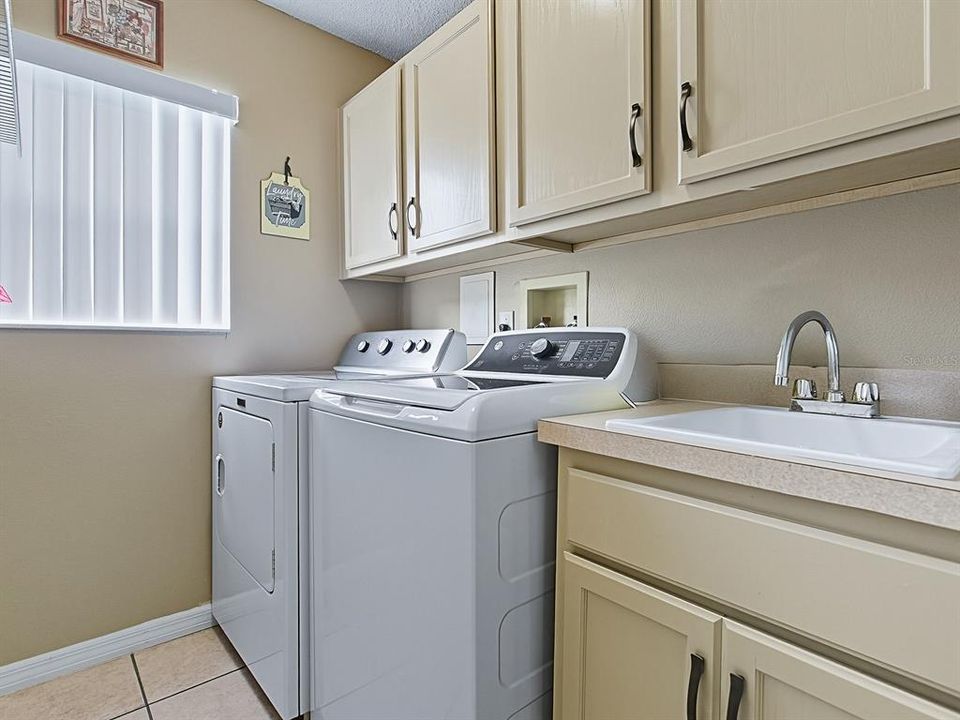 For Sale: $349,900 (3 beds, 2 baths, 2133 Square Feet)