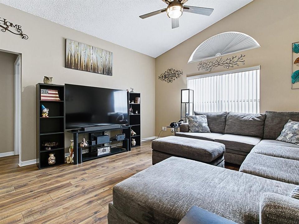 For Sale: $349,900 (3 beds, 2 baths, 2133 Square Feet)