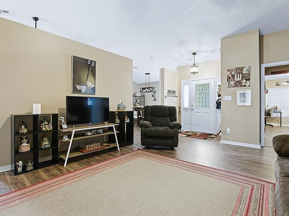 For Sale: $349,900 (3 beds, 2 baths, 2133 Square Feet)