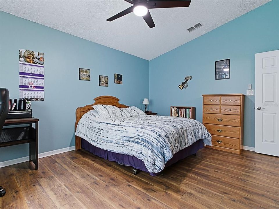 For Sale: $349,900 (3 beds, 2 baths, 2133 Square Feet)