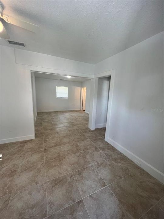 Active With Contract: $1,950 (3 beds, 1 baths, 974 Square Feet)