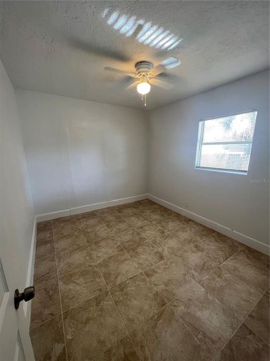 Active With Contract: $1,950 (3 beds, 1 baths, 974 Square Feet)