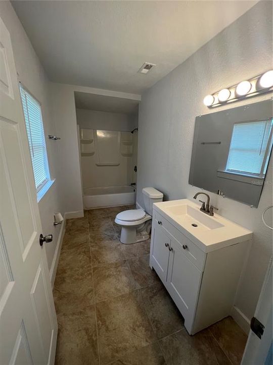 Active With Contract: $1,950 (3 beds, 1 baths, 974 Square Feet)