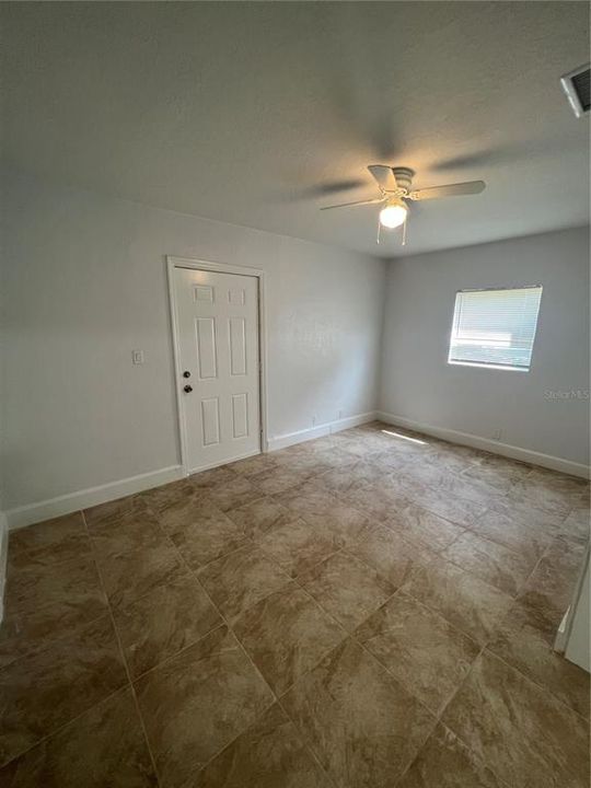 Active With Contract: $1,950 (3 beds, 1 baths, 974 Square Feet)