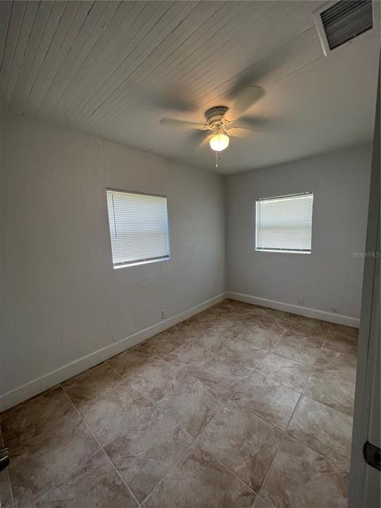 Active With Contract: $1,950 (3 beds, 1 baths, 974 Square Feet)