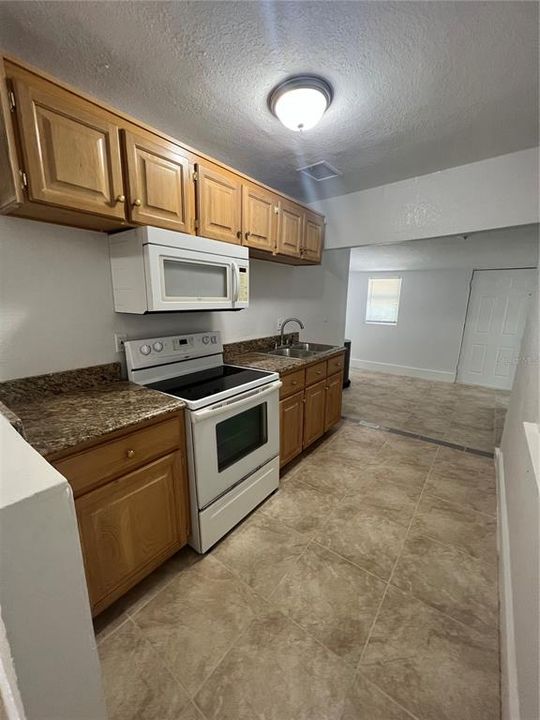 Active With Contract: $1,950 (3 beds, 1 baths, 974 Square Feet)