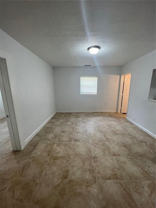 Active With Contract: $1,950 (3 beds, 1 baths, 974 Square Feet)