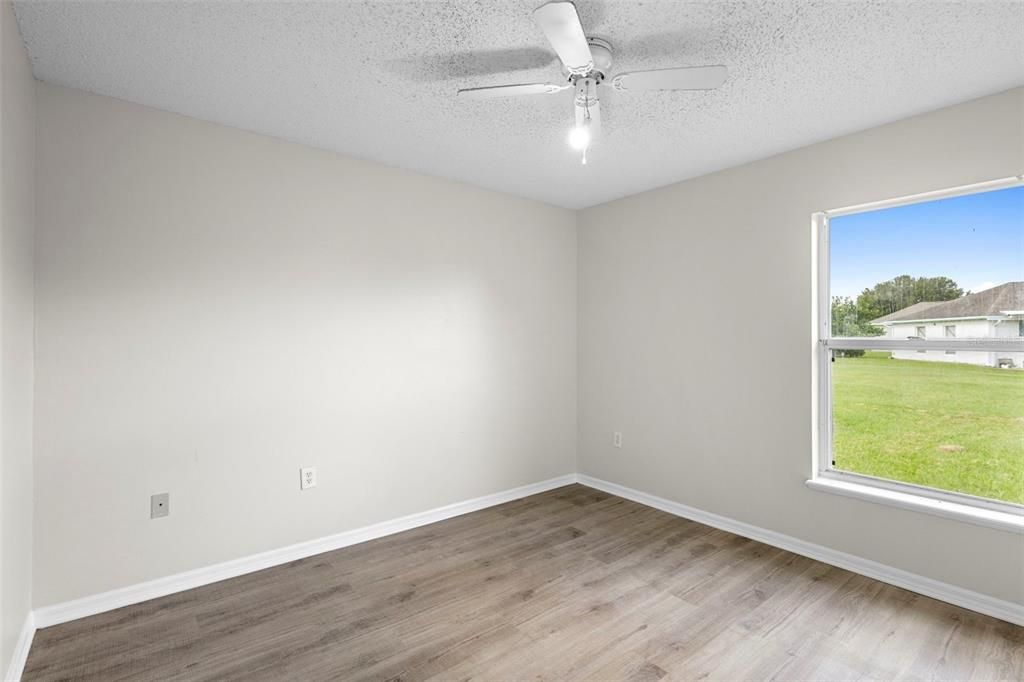 合同活跃: $345,000 (4 贝兹, 2 浴室, 1798 平方英尺)