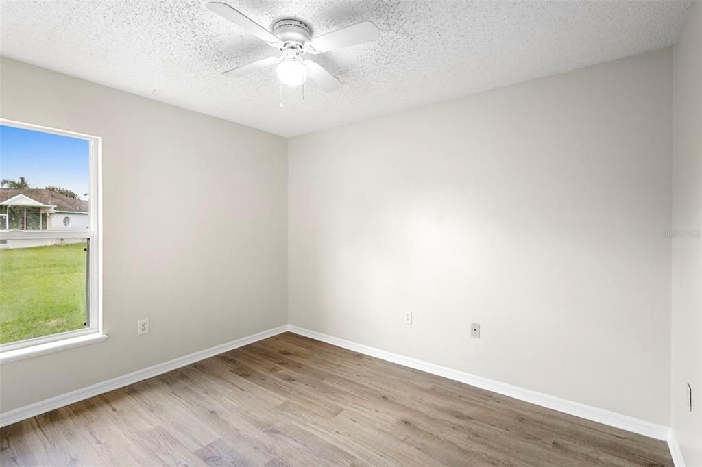 合同活跃: $345,000 (4 贝兹, 2 浴室, 1798 平方英尺)