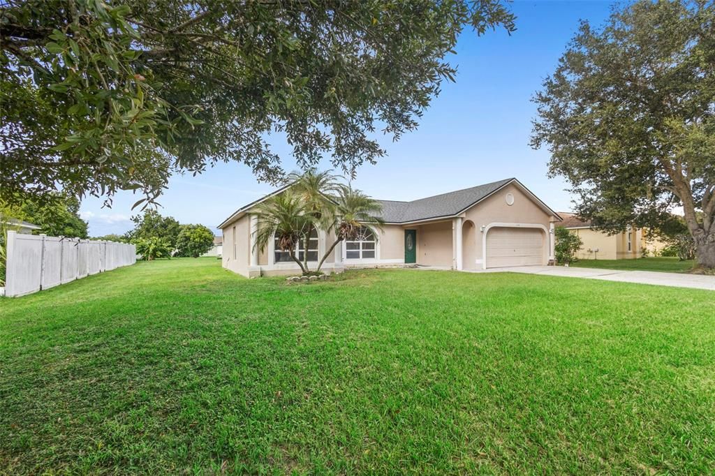 合同活跃: $345,000 (4 贝兹, 2 浴室, 1798 平方英尺)