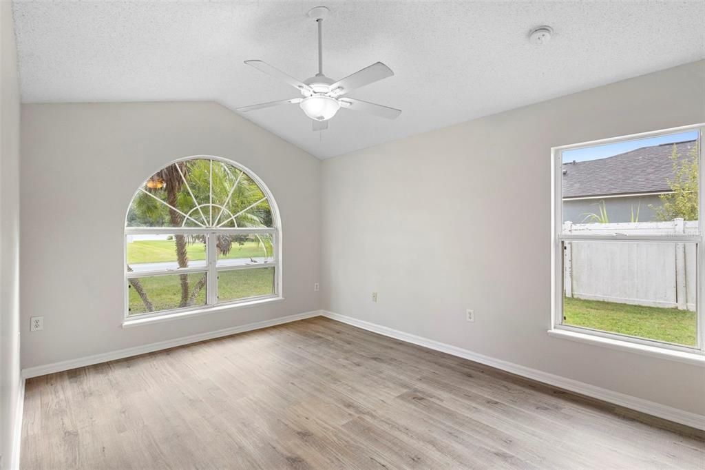 合同活跃: $345,000 (4 贝兹, 2 浴室, 1798 平方英尺)