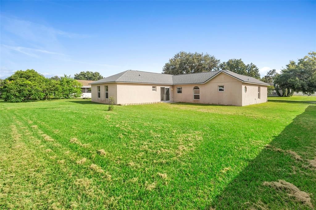 合同活跃: $345,000 (4 贝兹, 2 浴室, 1798 平方英尺)