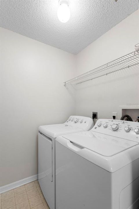 合同活跃: $345,000 (4 贝兹, 2 浴室, 1798 平方英尺)