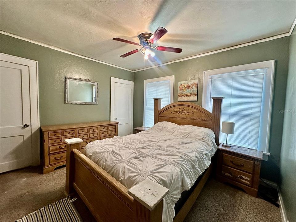 Под контрактом: $149,000 (3 спален, 1 ванн, 1339 Квадратных фут)