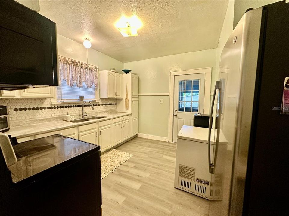 Под контрактом: $149,000 (3 спален, 1 ванн, 1339 Квадратных фут)