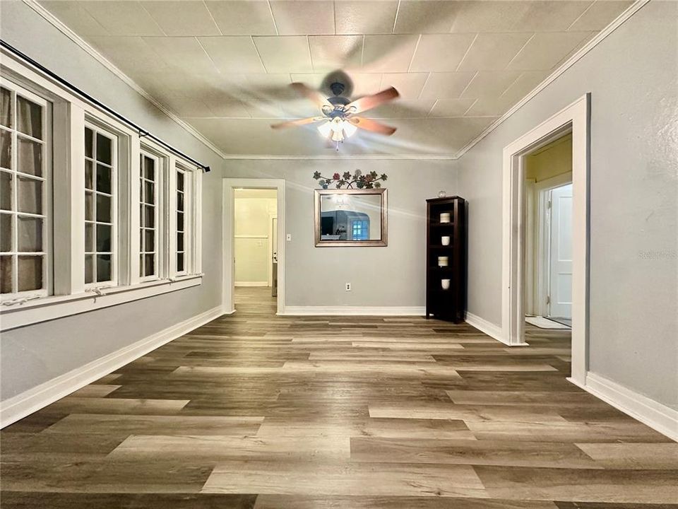 Под контрактом: $149,000 (3 спален, 1 ванн, 1339 Квадратных фут)