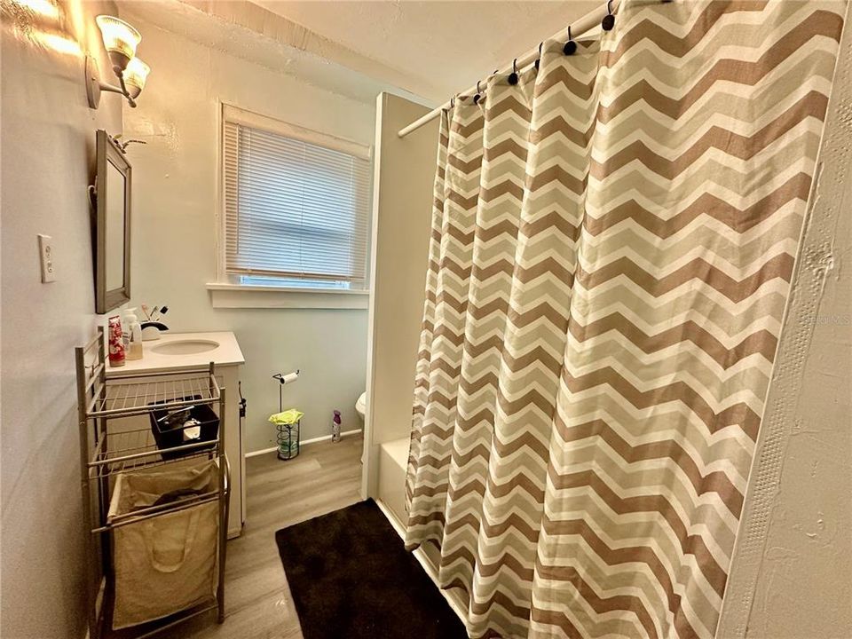 Под контрактом: $149,000 (3 спален, 1 ванн, 1339 Квадратных фут)