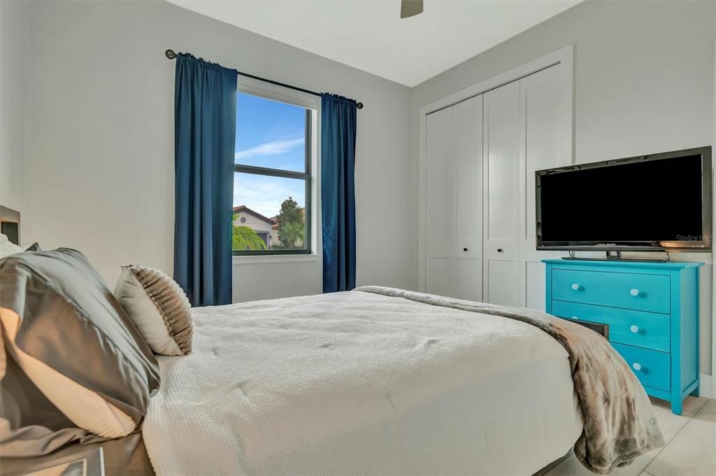 Active With Contract: $879,000 (4 beds, 3 baths, 2406 Square Feet)