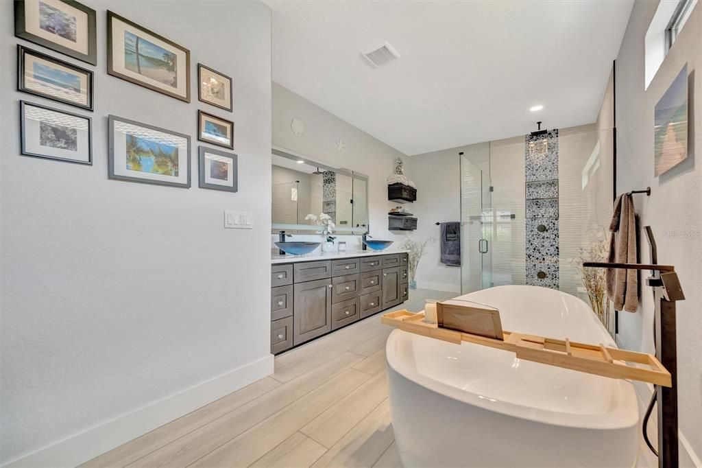 Active With Contract: $879,000 (4 beds, 3 baths, 2406 Square Feet)