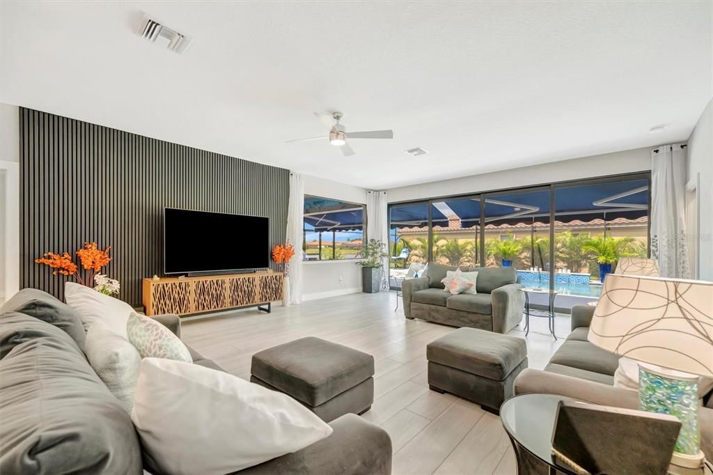 Active With Contract: $879,000 (4 beds, 3 baths, 2406 Square Feet)