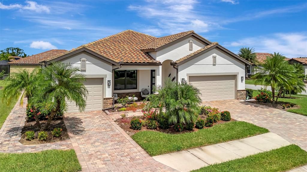 Active With Contract: $879,000 (4 beds, 3 baths, 2406 Square Feet)