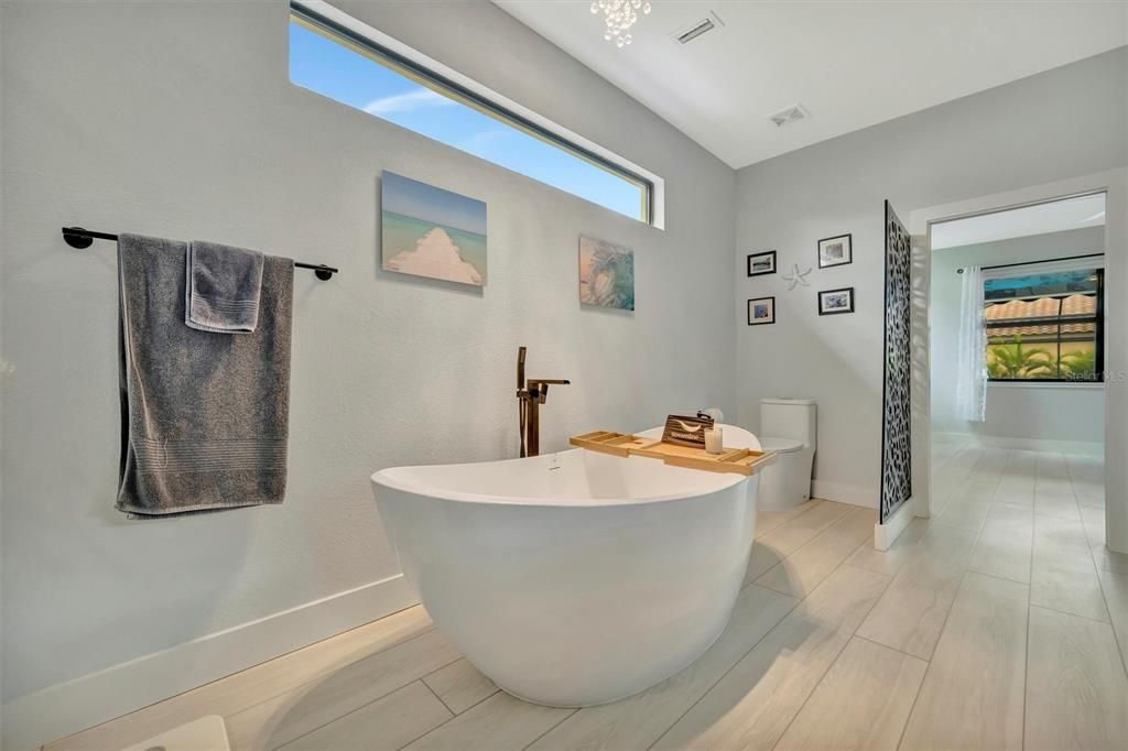 Active With Contract: $879,000 (4 beds, 3 baths, 2406 Square Feet)