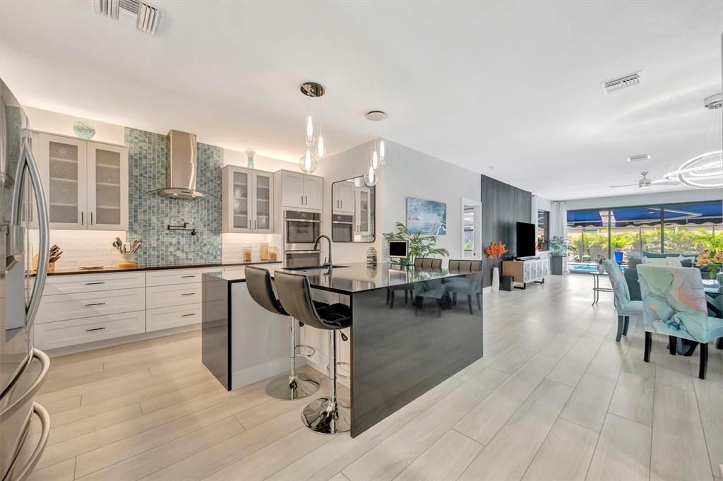 Active With Contract: $879,000 (4 beds, 3 baths, 2406 Square Feet)