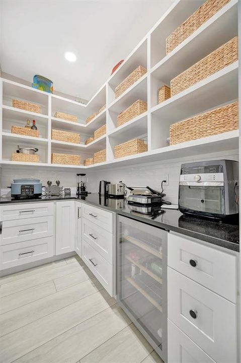 Active With Contract: $879,000 (4 beds, 3 baths, 2406 Square Feet)