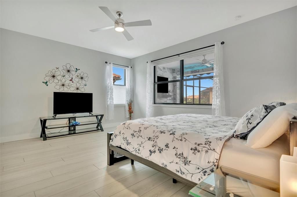 Active With Contract: $879,000 (4 beds, 3 baths, 2406 Square Feet)