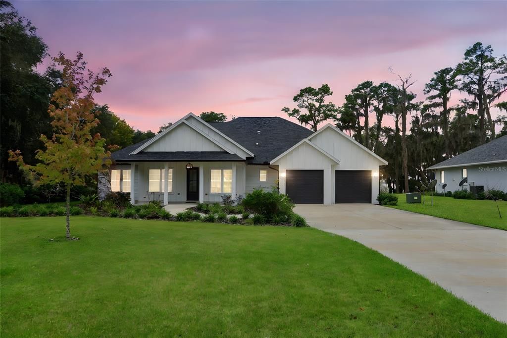 Недавно продано: $550,000 (4 спален, 3 ванн, 2308 Квадратных фут)