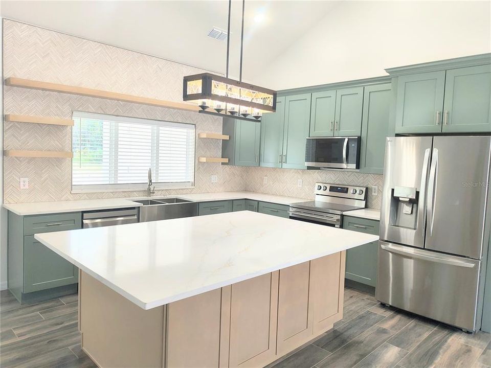 En Venta: $590,000 (3 camas, 2 baños, 1961 Pies cuadrados)