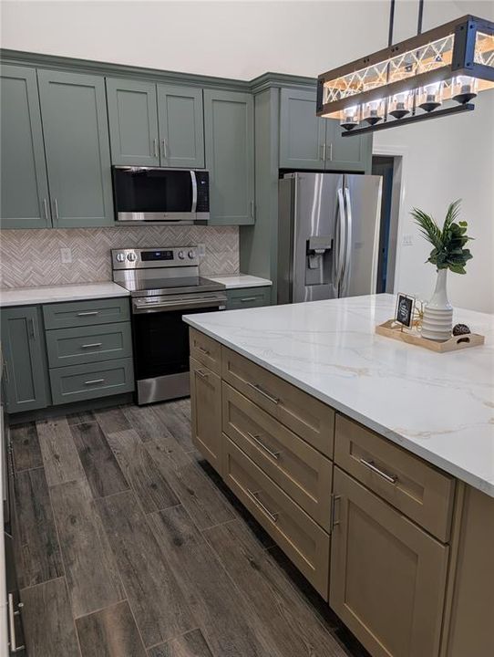 En Venta: $590,000 (3 camas, 2 baños, 1961 Pies cuadrados)