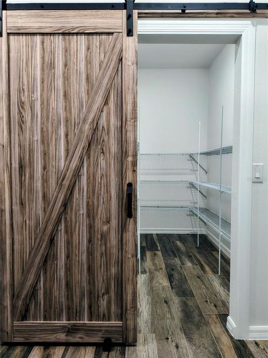 En Venta: $590,000 (3 camas, 2 baños, 1961 Pies cuadrados)