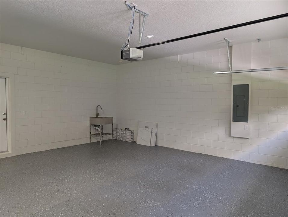 En Venta: $590,000 (3 camas, 2 baños, 1961 Pies cuadrados)