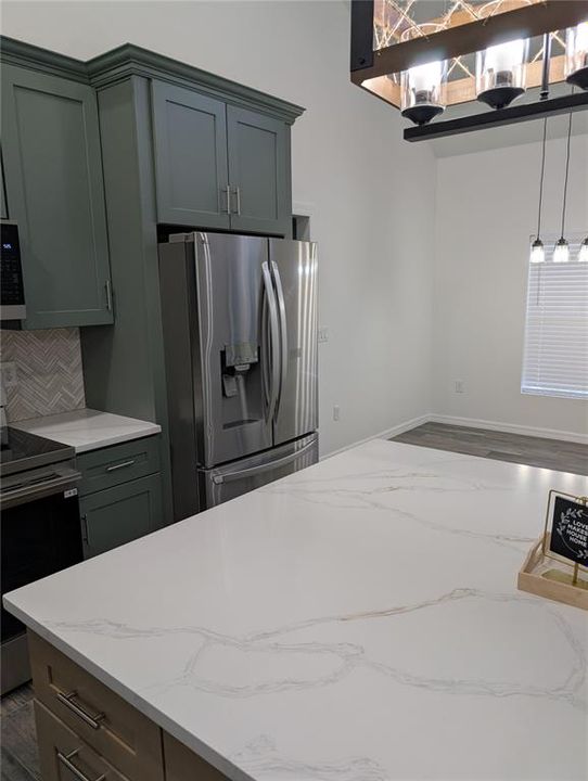 En Venta: $590,000 (3 camas, 2 baños, 1961 Pies cuadrados)