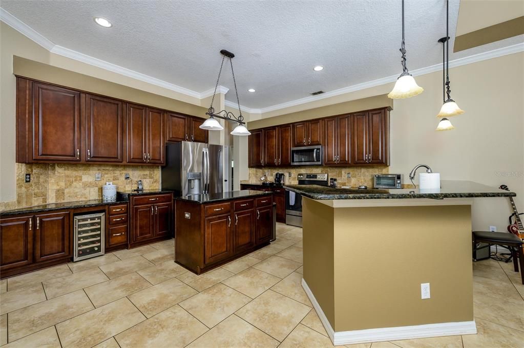 For Sale: $749,995 (4 beds, 3 baths, 2789 Square Feet)