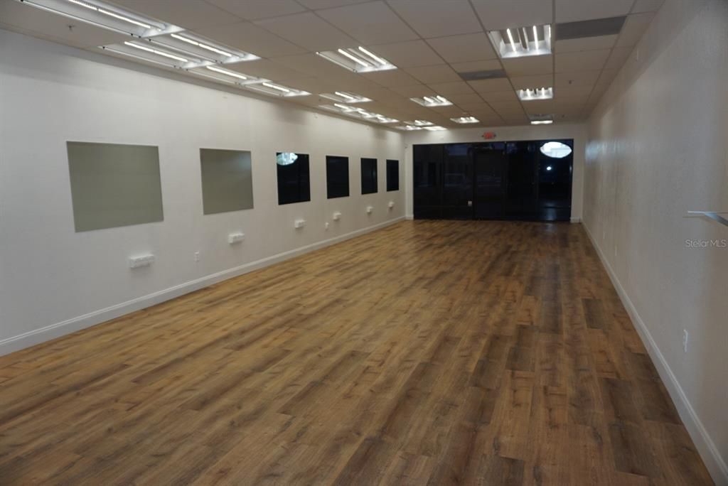 Под контрактом: $210,000 (0 спален, 0 ванн, 1044 Квадратных фут)