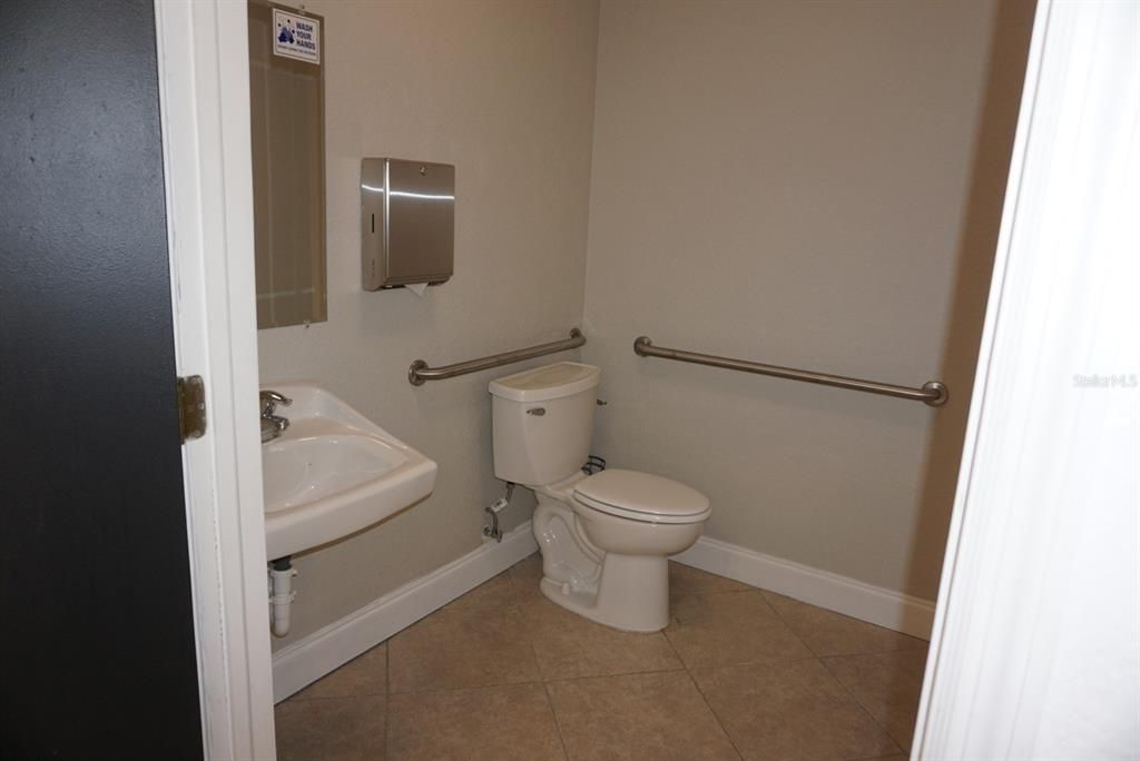 Под контрактом: $210,000 (0 спален, 0 ванн, 1044 Квадратных фут)