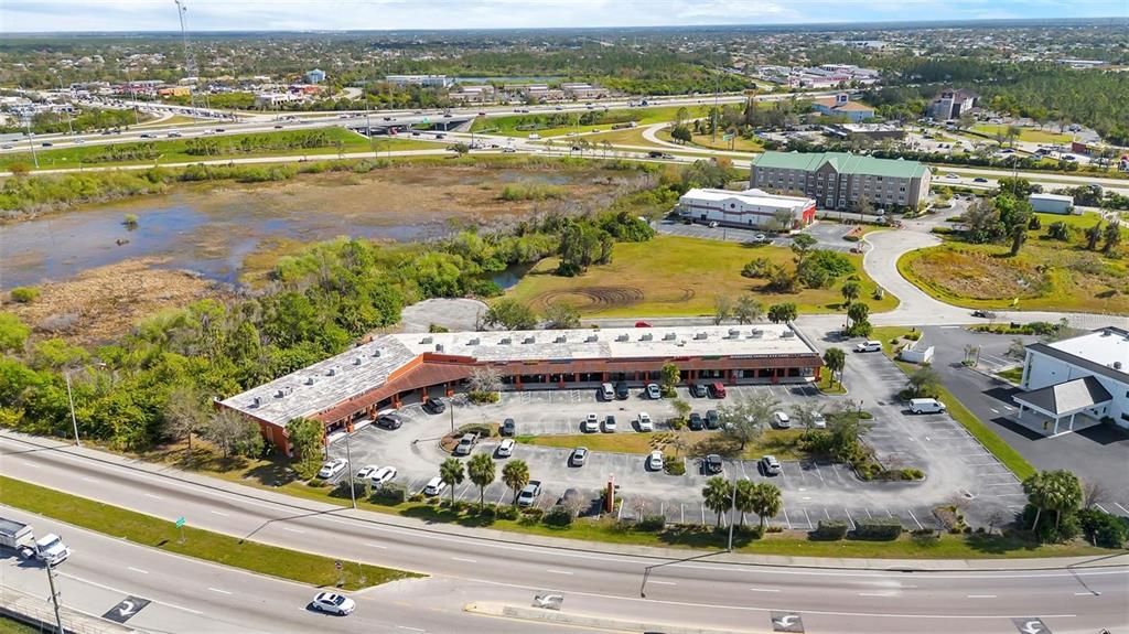 Под контрактом: $210,000 (0 спален, 0 ванн, 1044 Квадратных фут)