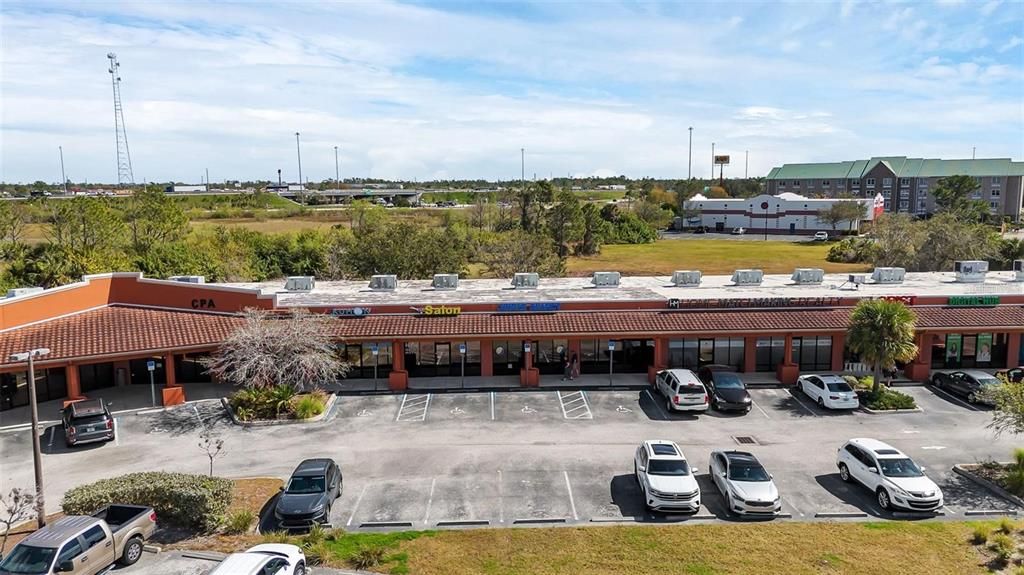 Под контрактом: $210,000 (0 спален, 0 ванн, 1044 Квадратных фут)