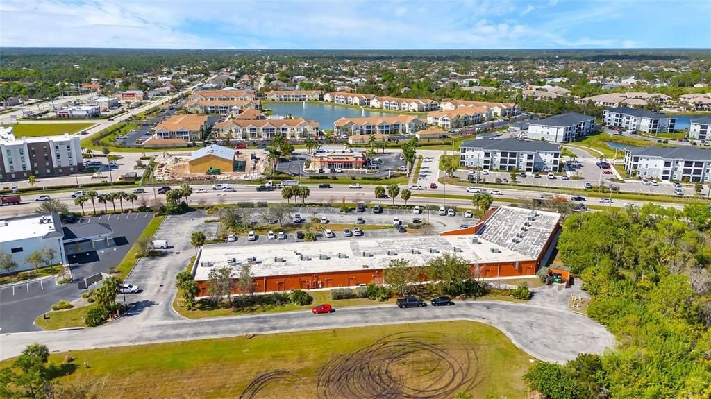 Под контрактом: $210,000 (0 спален, 0 ванн, 1044 Квадратных фут)