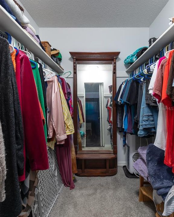 Под контрактом: $435,000 (3 спален, 2 ванн, 1984 Квадратных фут)